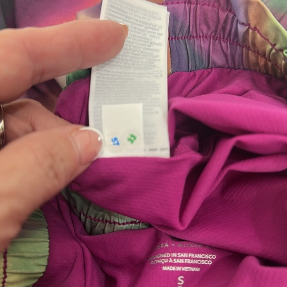 Athleta + Alicia Keys Enlighten Up Flutter Short abstract multicolor size small. - Picture 11 of 11